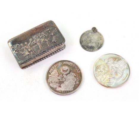 A modern rectangular silver snuff box, Birmingham 1972, the hinged cover embossed with a figural landscape scene in 18th cent