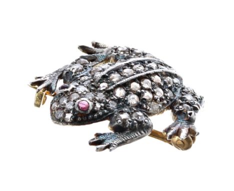 Victorian style rose diamond set frog brooch with ruby eyes, 3.5gm, 25mm wide