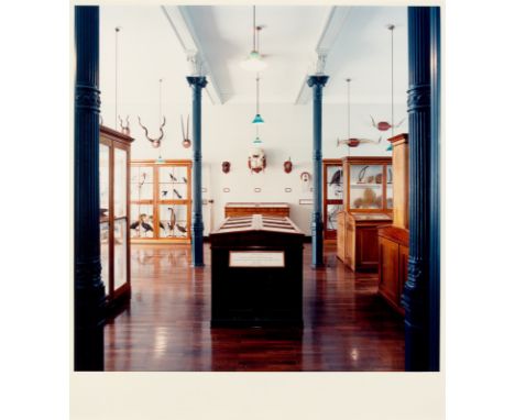 Candida Höfer (Eberswalde 1944 – lebt in Köln). „Staatliches Museum für Naturkunde und Vorgeschichte Oldenburg X 1998“. 1998/