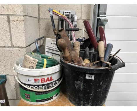 A mixed lot of tools including decorating tools.