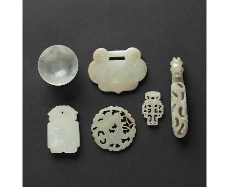 A SMALL COLLECTION OF CHINESE CELADON JADE AND JADEITE ITEMSQING DYNASTY AND LATERComprising: a belthook with a chilong; a pe