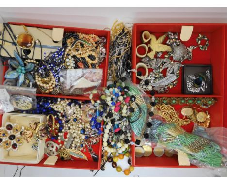 A large jewellery box full of vintage costume jewellery to include items by Moda, Thomas Mott, Trifari, Sphinx etc Condition 