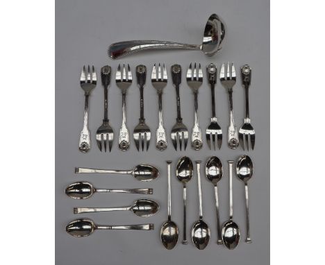 A set of ten George V silver fiddle shell and line decorated dessert forks, London, 1911, together with silver tea spoons, ap