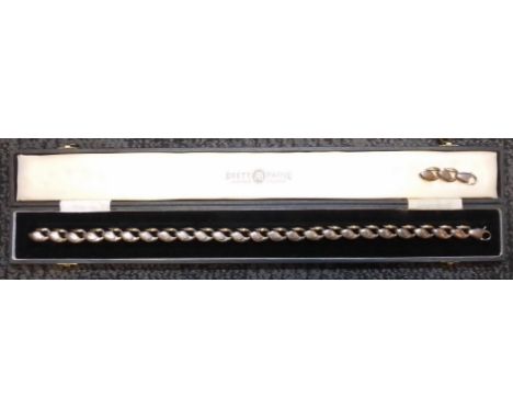 Brett Payne - a 9ct gold and silver necklace formed from a row of silver swans with gold heads, fish clasp, 46cm, with two sp