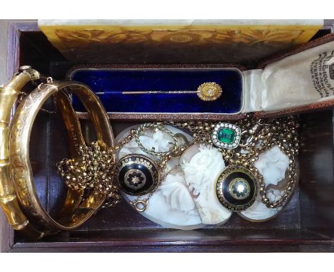 A Chinese box of assorted antique and vintage jewellery including a diamond stick pin marked '15ct', a pair of pique inlaid e