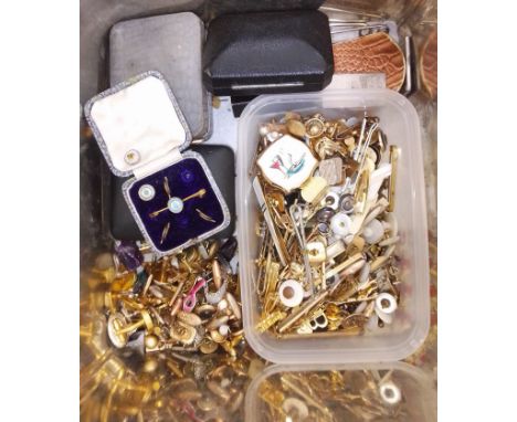 A box of assorted vintage gent's accessories.  