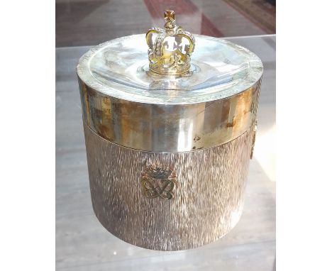 An Elizabeth II Silver Wedding commemorative silver tea caddy, gilt crown finial, textured body with applied gilt cyphers, gi