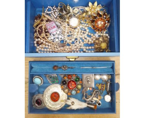 A vintage blue jewellery box and contents including a Scottish hallmarked silver claymore brooch, other Scottish jewellery, a