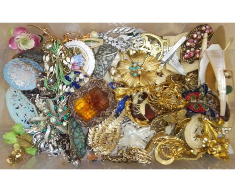 A box of assorted vintage costume brooches and bone jewellery.  