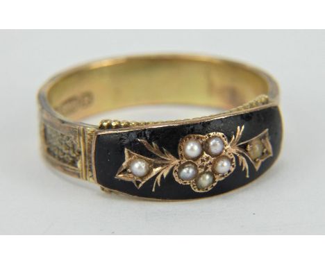 9ct gold, enamel and seed pearl Edwardian mourning ring with woven hair panels, size N. Hallmarked for Chester 1900, inscribe