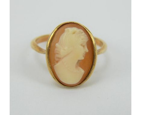 9ct gold cameo ring depicting a lady, size K. Gross weight 2.3 grams.
