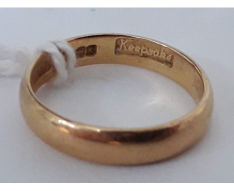 A hallmarked 22ct gold ring, wt. 3.41g, size K.