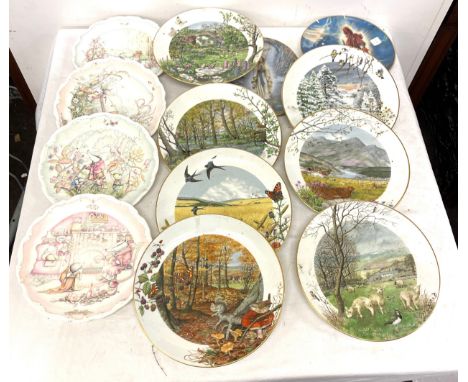 Selection of collectors plates to include Royal Doulton, Royal Worcester etc 