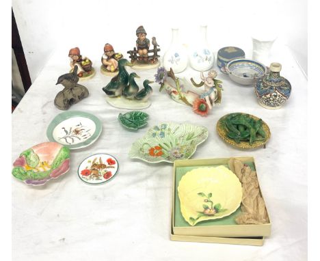 Selection miscellaneous pottery to include, oriental, Wedgwood, Goebel etc 