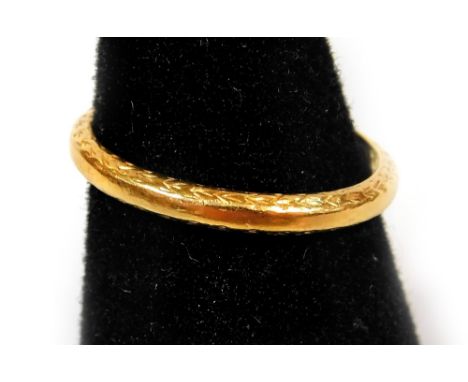 A 22ct gold wedding band, with etched arrow design borders, ring size R, 3.5g.