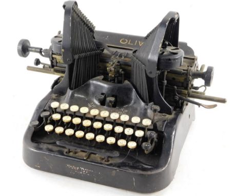 An early 20thC Oliver typewriter, in black with articulated keys, 39cm W.