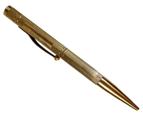 A 9ct gold propelling pencil, with engine turned body, shaped clip and plain lead, 11cm W.