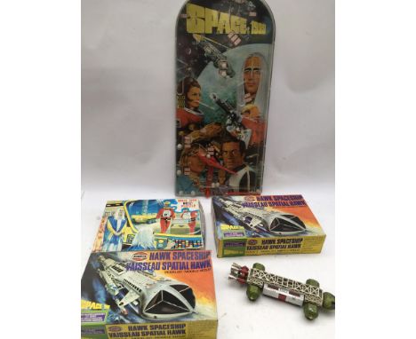 Gerry Anderson, Space 1999, including a Bagatelle, 80 piece jigsaw, 2x model kits, 1 is just empty box and other has been com
