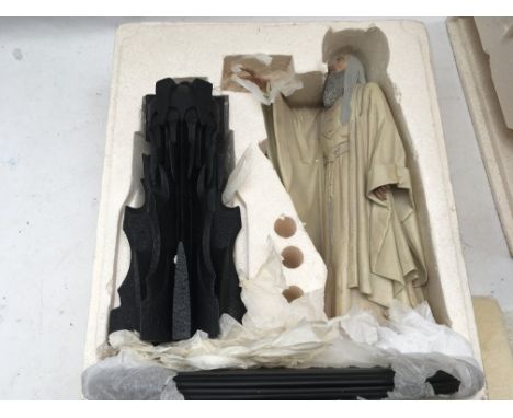 Lord of the rings, Sideshow, Saruman the white resin figure, mint and boxed