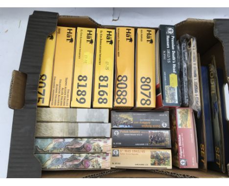 A collection of boxed, HO, 1:72 scale figures including HAT etc