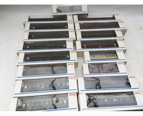 Marklin Railway, Ho scale, boxed carriages x17, #41351, 41361, 4186, 43200, 43210, 4275, 43220, 43260, 4229, 42128, 4186, 421