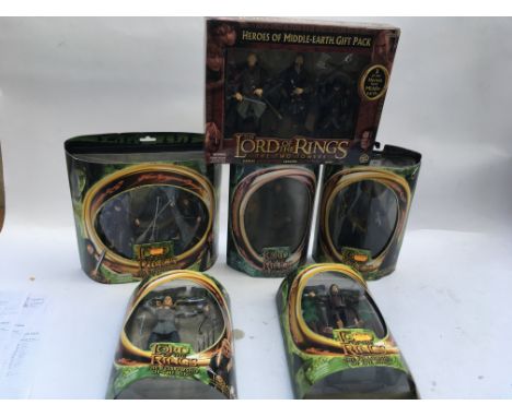 Lord of the rings, The fellowship of the ring and The two towers 9" boxed Action figures including Heroes of middle earth gif