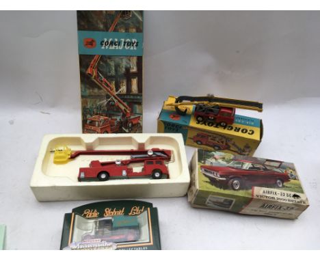 Corgi Major , Simon Snorkel, Boxed Fire Engine #1127, Corgi , working conveyor on forward control jeep #64, boxed also includ