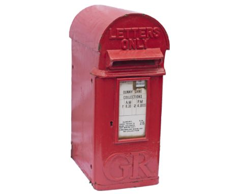 Cast iron post box, lamp box type, George V later style with plain GR. Complete with enamel door plate Dunny lane, lock and k