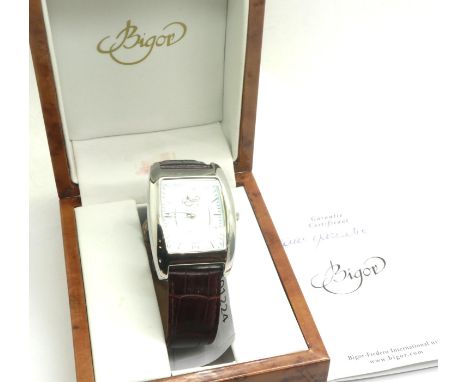 BIGOR: gents quartz wristwatch on a leather strap, requires battery. P&amp;P Group 1 (£14+VAT for the first lot and £1+VAT fo