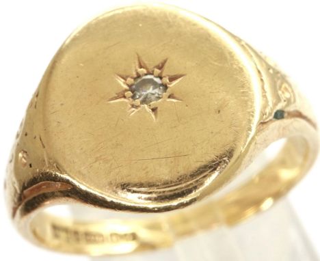 Gents 9ct gold ring set with a diamond, size V, 6.6g. P&amp;P Group 1 (£14+VAT for the first lot and £1+VAT for subsequent lo