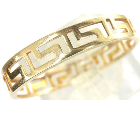 14ct gold Greek Key design band ring, size O/P, 1.0g. P&amp;P Group 1 (£14+VAT for the first lot and £1+VAT for subsequent lo