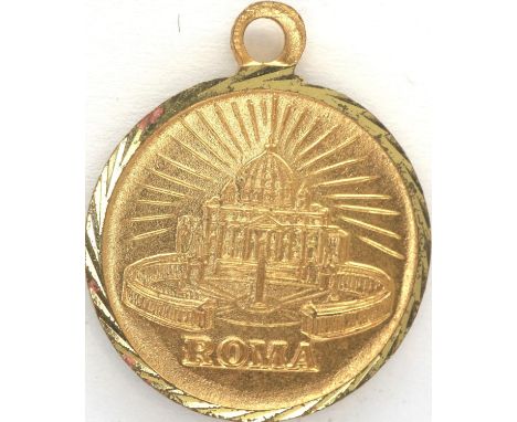 9ct gold Pope John Paul II pendant, H: 20 mm, 2.8g. P&amp;P Group 1 (£14+VAT for the first lot and £1+VAT for subsequent lots