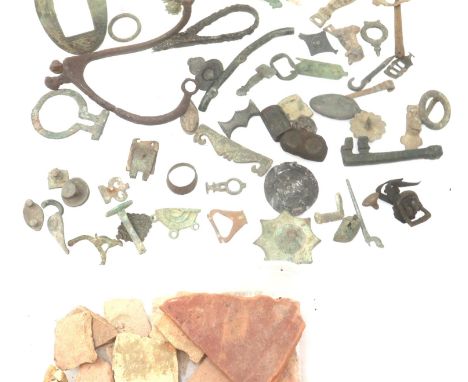 Quantity of early slipware shards and a large collection of metal detecting finds. P&amp;P Group 2 (£18+VAT for the first lot