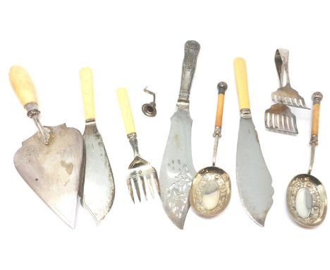 Hallmarked silver Victorian trowel and fish servers, no handles, with further silver plate. P&amp;P Group 1 (£14+VAT for the 