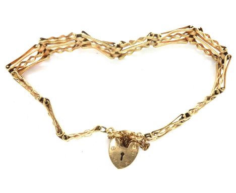 9ct gold gate bracelet with padlock clasp and safety chain, L: 18 cm, 8.6g. P&amp;P Group 1 (£14+VAT for the first lot and £1