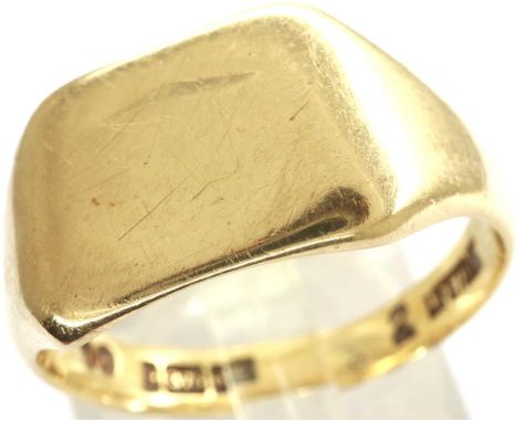 9ct gold signet ring, uninscribed, size S, 5.1g. P&amp;P Group 1 (£14+VAT for the first lot and £1+VAT for subsequent lots) 