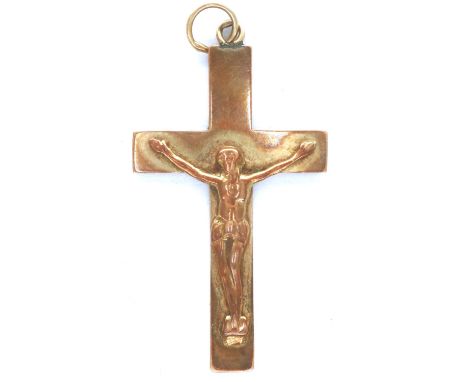 9ct gold Crucifix pendant, H: 12 mm, 1.2g. P&amp;P Group 1 (£14+VAT for the first lot and £1+VAT for subsequent lots) 