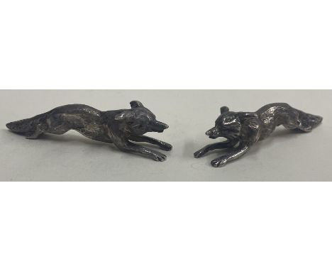 A pair of Victorian silver models of foxes. Approx. 134 grams. Est. £200 - £300.