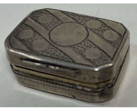 A George III silver vinaigrette with Chinese design grill. Birmingham 1809. By Matthew Linwood. Approx. 13 grams. Est. £180 -