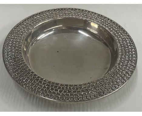 STUART DEVLIN: A novelty silver pierced presentation plate. London 1972. Approx. 274 grams. Est. £400 - £600.