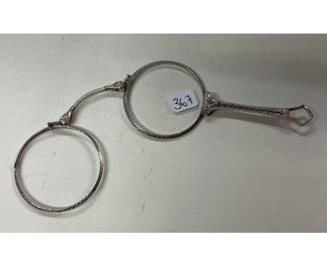 An engine turned silver spectacles case. Possibly French? Approx. 18 grams. Est. £40 - £60.