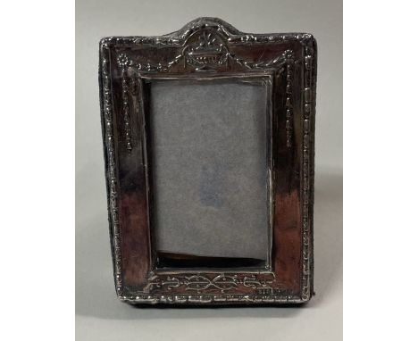 A square shape silver frame. Marked 925. Est. £30 - £50