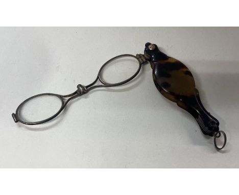 A silver and tortoiseshell travelling spectacles case. Approx. 17 grams. Est. £40 - £60.
