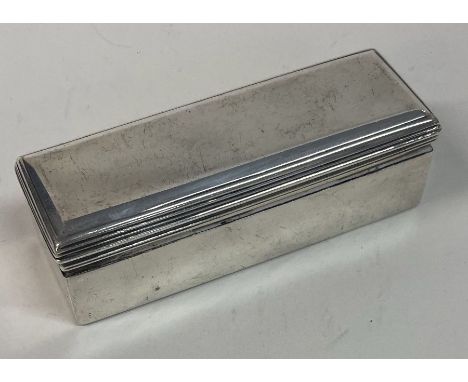 A fine George III silver snuff box with hinged lid. London 1818. By William Parker. Approx. 88 grams. Est. £150 - £200.
