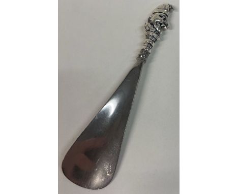 A fine silver shoe horn with figural terminal depicting 'Punch'. Birmingham 1901. By Crisford &amp; Norris Ltd. Approx. 45 gr