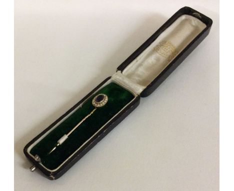 An attractive amethyst and pearl stick pin set in gold. Approx. 2 grams. Est. £30 - £40.