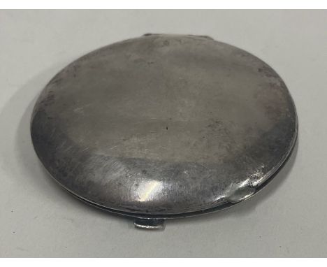 A Chinese Sterling silver compact. Approx. 88 grams gross. Est. £60 - £80.