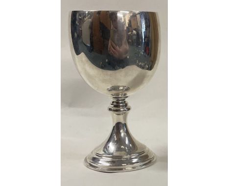 A clean Elizabeth II modernist silver goblet. London 1976. By John Henry Odell. Approx. 117 grams. Est. £120 - £150.