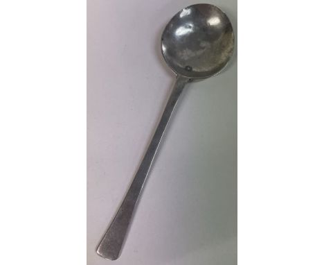 A 17th Century Puritan silver spoon. One mark in the bowl. Approx. 37 grams. Est. £400 - £600.