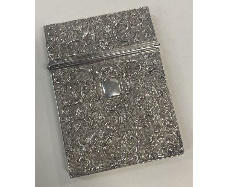 A fine and heavy William IV silver card case embossed with birds. Birmingham 1835. By Joseph Wilmore. Approx. 83 grams. Est. 